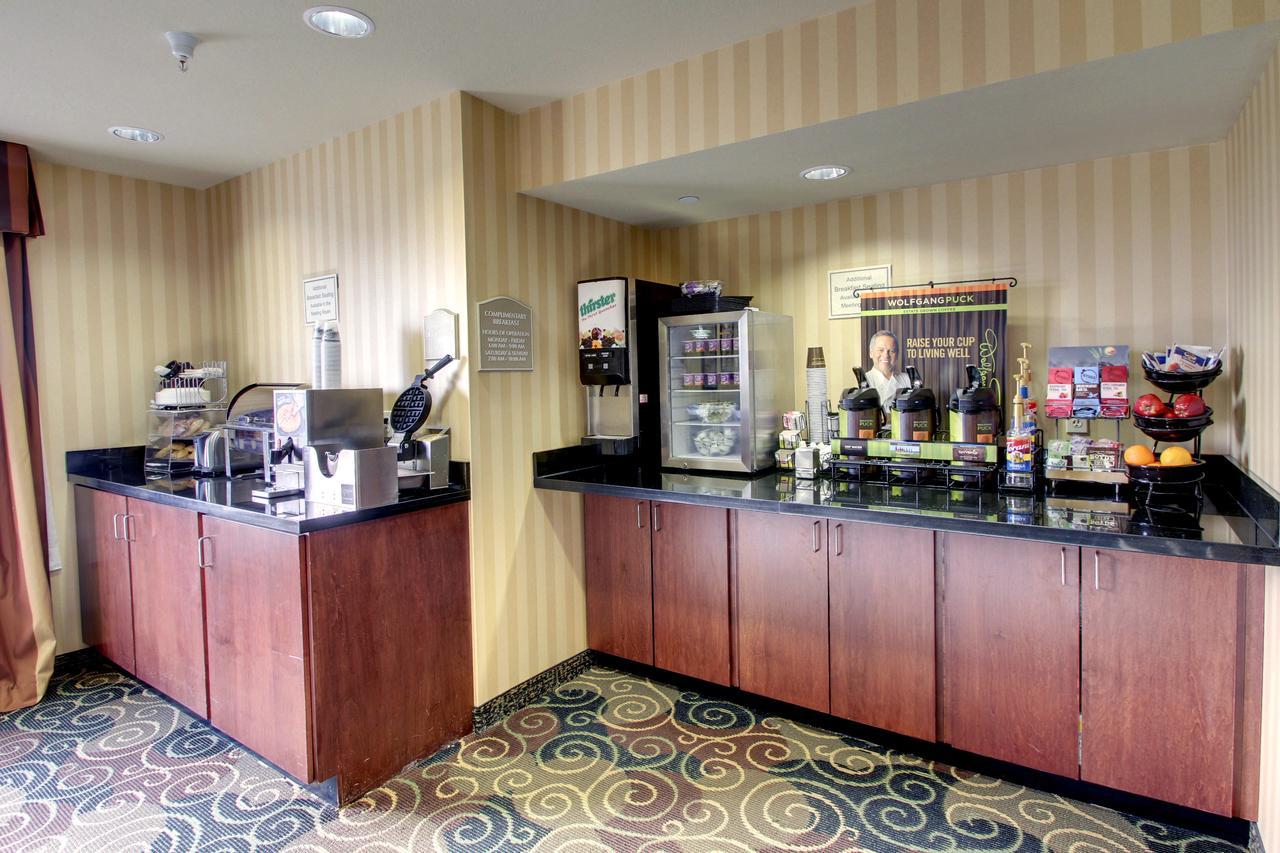 Cobblestone Hotel - Wayne Exterior photo